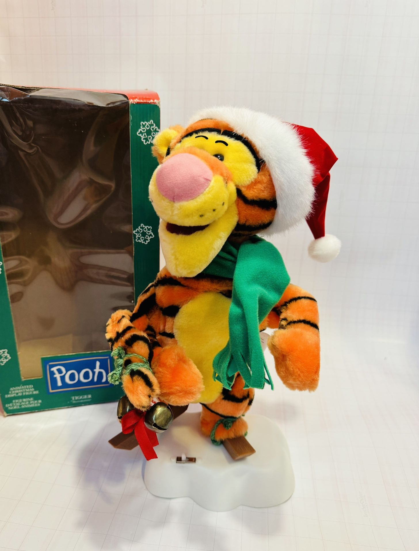 Telco Disney Pooh Tigger Animated Christmas Figure Motion Skiing W Box Works!!