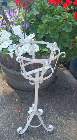 Nice Vintage White Metal Plant Stand
