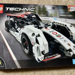 LEGO TECHNIC Formula E Porsche 99X Electric set (42137) 