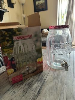 NEW Coca-Cola 2 Gallon Glass Drink Dispenser w/ Spigot & Box