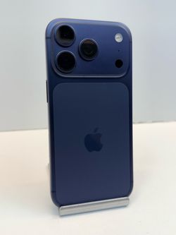 Apple iPhone 17 PRO 256gb. ( Unlocked Phone )