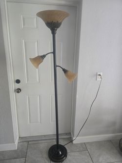 Lámpara de pie de 3 luces en excelente estado