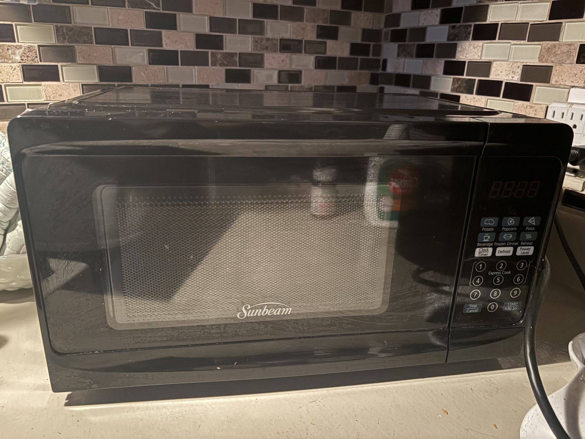 Sunbeam Microwave 700 Watt counter Top