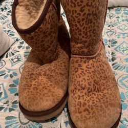 Uggs Size 5 Cheetah Print $15