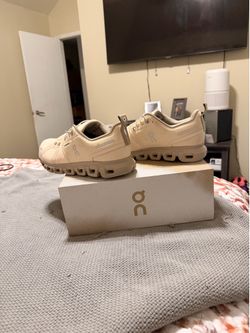 Ladies Cloud Tennis Shoes