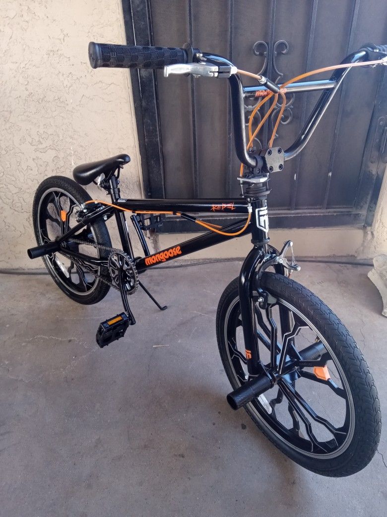 BIKE MONGOOSE BMX TIRES SIZE 20 VERY GOOD CONDITION