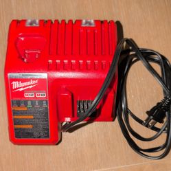 Milwaukee M12 and M18 12-Volt/18-Volt Lithium-Ion Multi-Voltage Battery Charger
