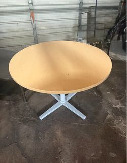 round dining/conference table