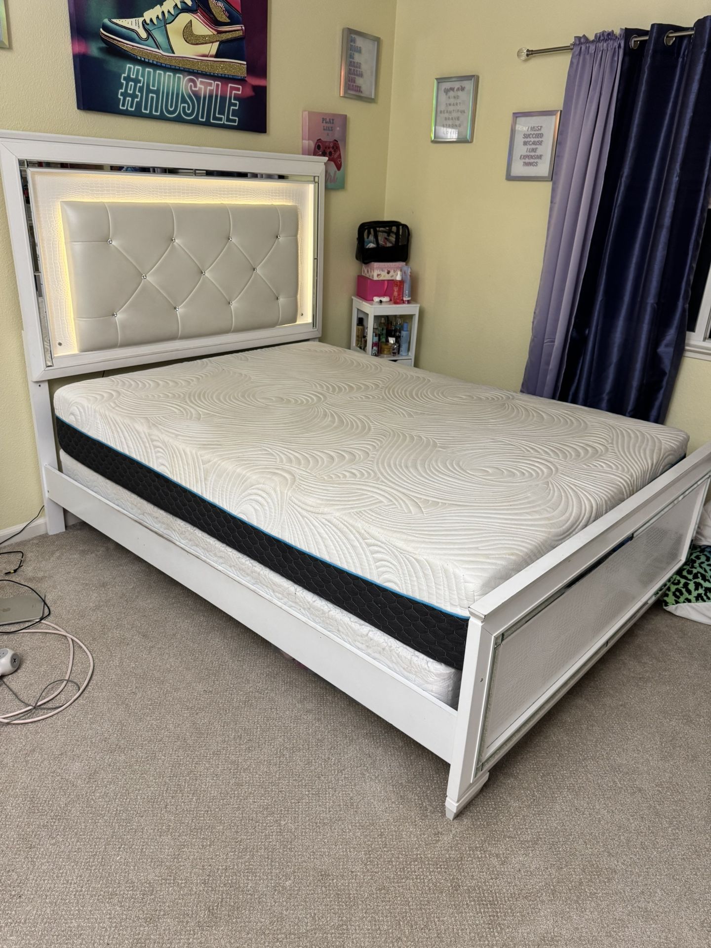 $300 Queen Bed Mattress And Boxspring 