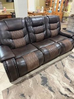 Friendswood tx Like new couch sofa has USB power