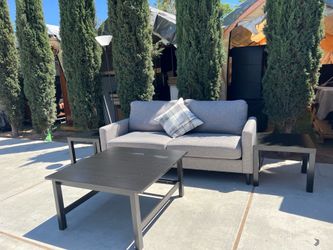 5PC Living Room Set!
