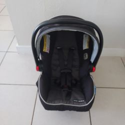 Car Seat Graco  does not have the base 