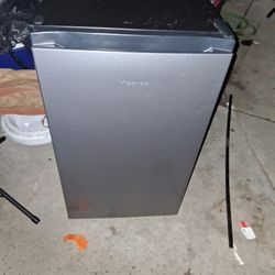 Hisense Mini Refrigerator As Is  Only $60