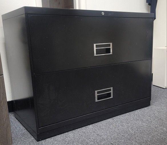 HON 600 Series 2-Drawer Lateral File Cabinet – Excellent Condition