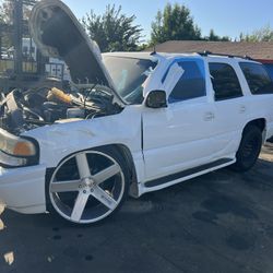 Parts 2004 GMC Yukon Denali For Parts Only 
