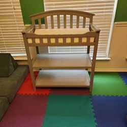 Graco Changing Table With Changing Pad