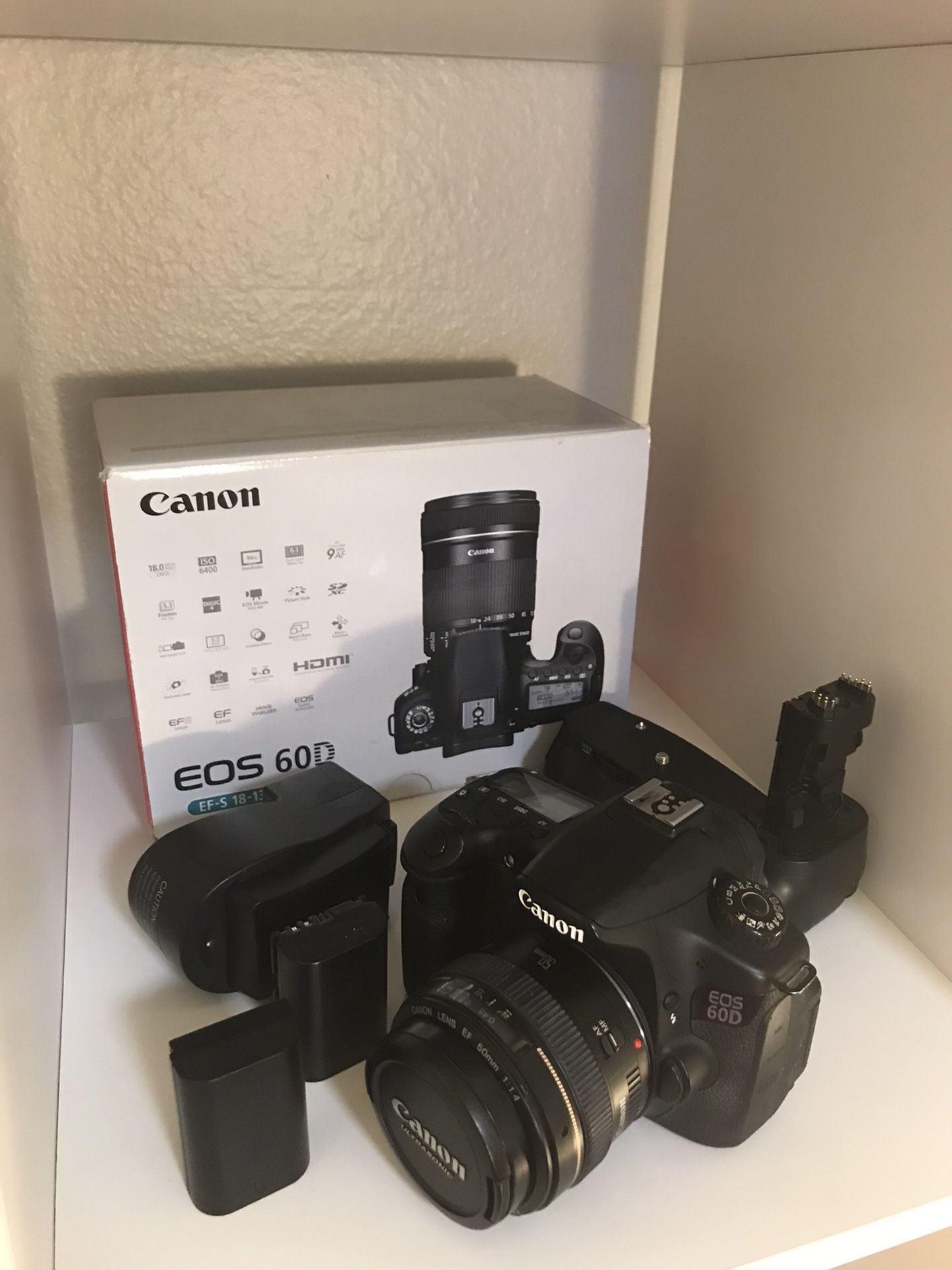 Canon 60D 50mm f/1.4 Battery Grip Kit in Original Box