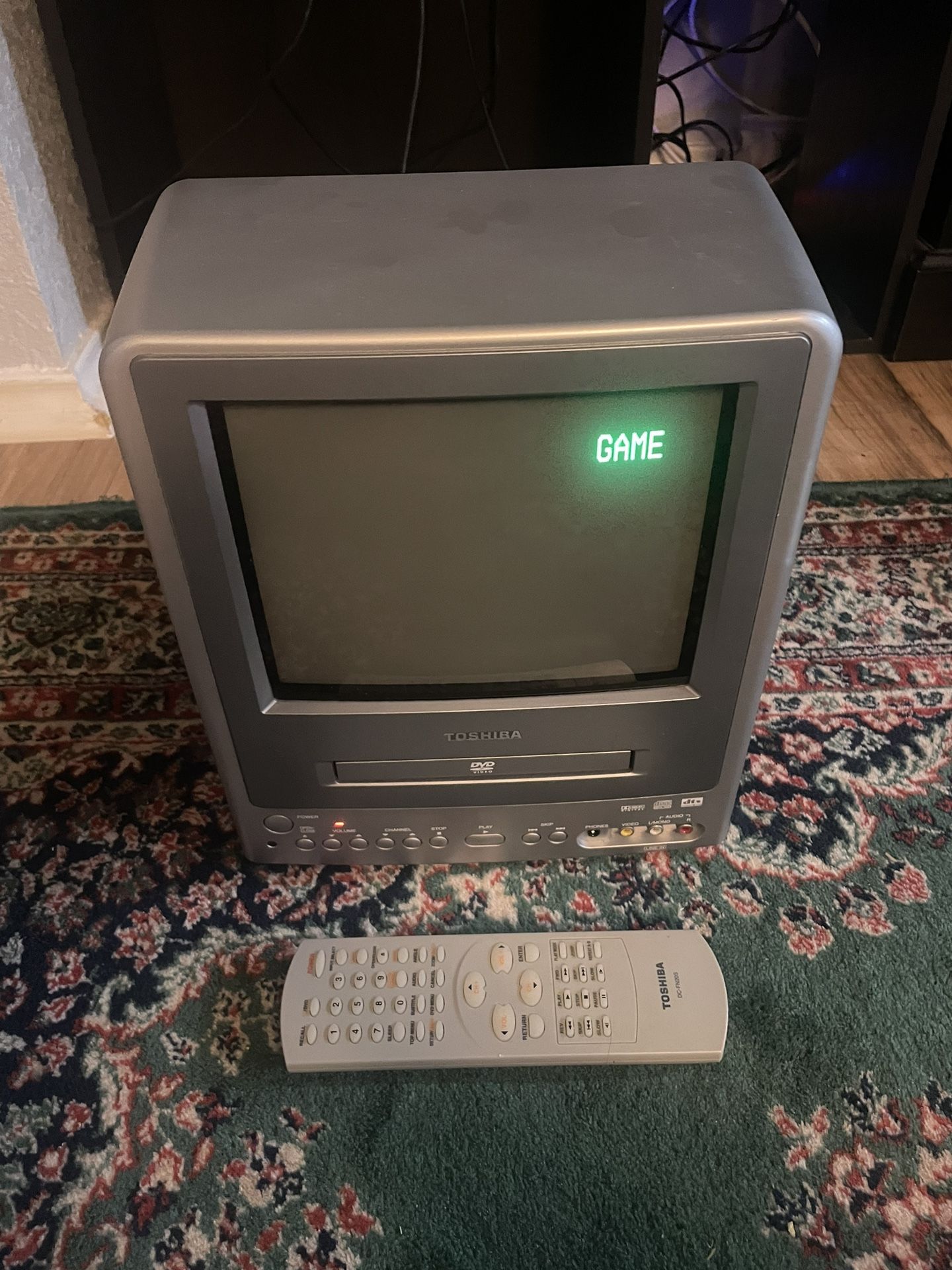 Toshiba MD9DP1 9" Portable CRT Television DVD Player Combo Retro Video Gaming TV