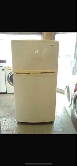 Whirlpool 33” Top Freezer-Bottom Refrigerator