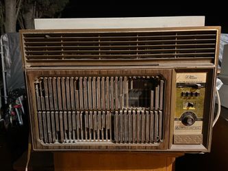 Ac unit old and ugly but works good