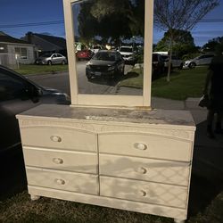Free Girls Dresser