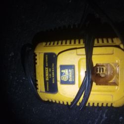 DeWalt 18V (Stick Battery) Charging Dock
