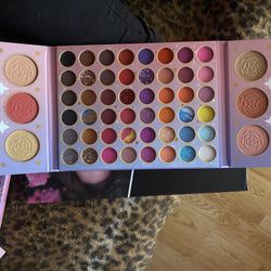 Paletas De Maquillaje Each $40