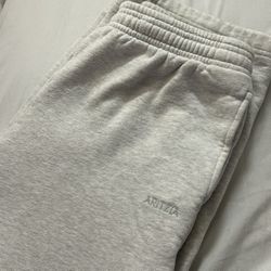 Aritizia boyfriend fit sweatpants