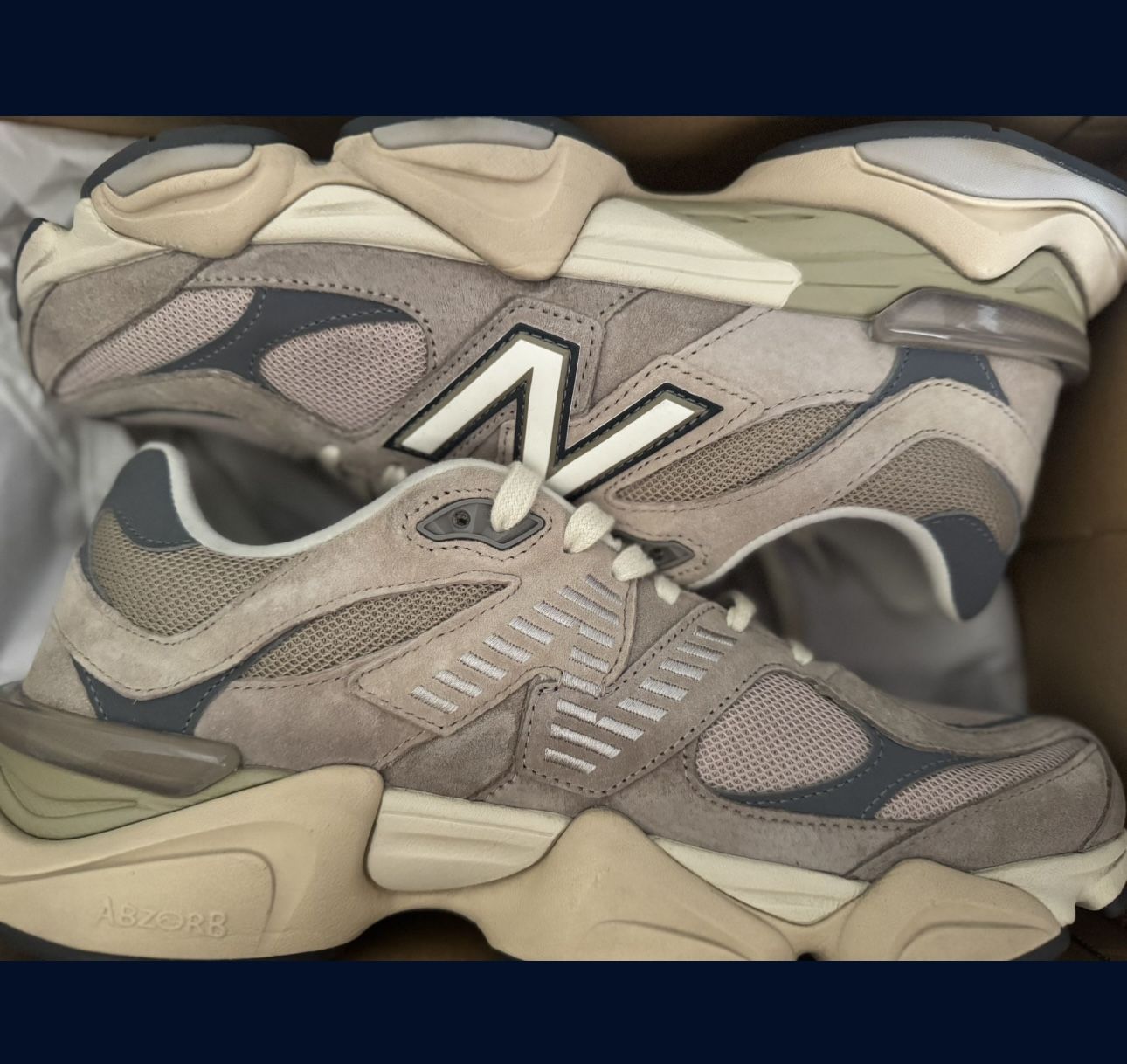 AUTHENTIC NEW BALANCE SZ 11 KHAKI