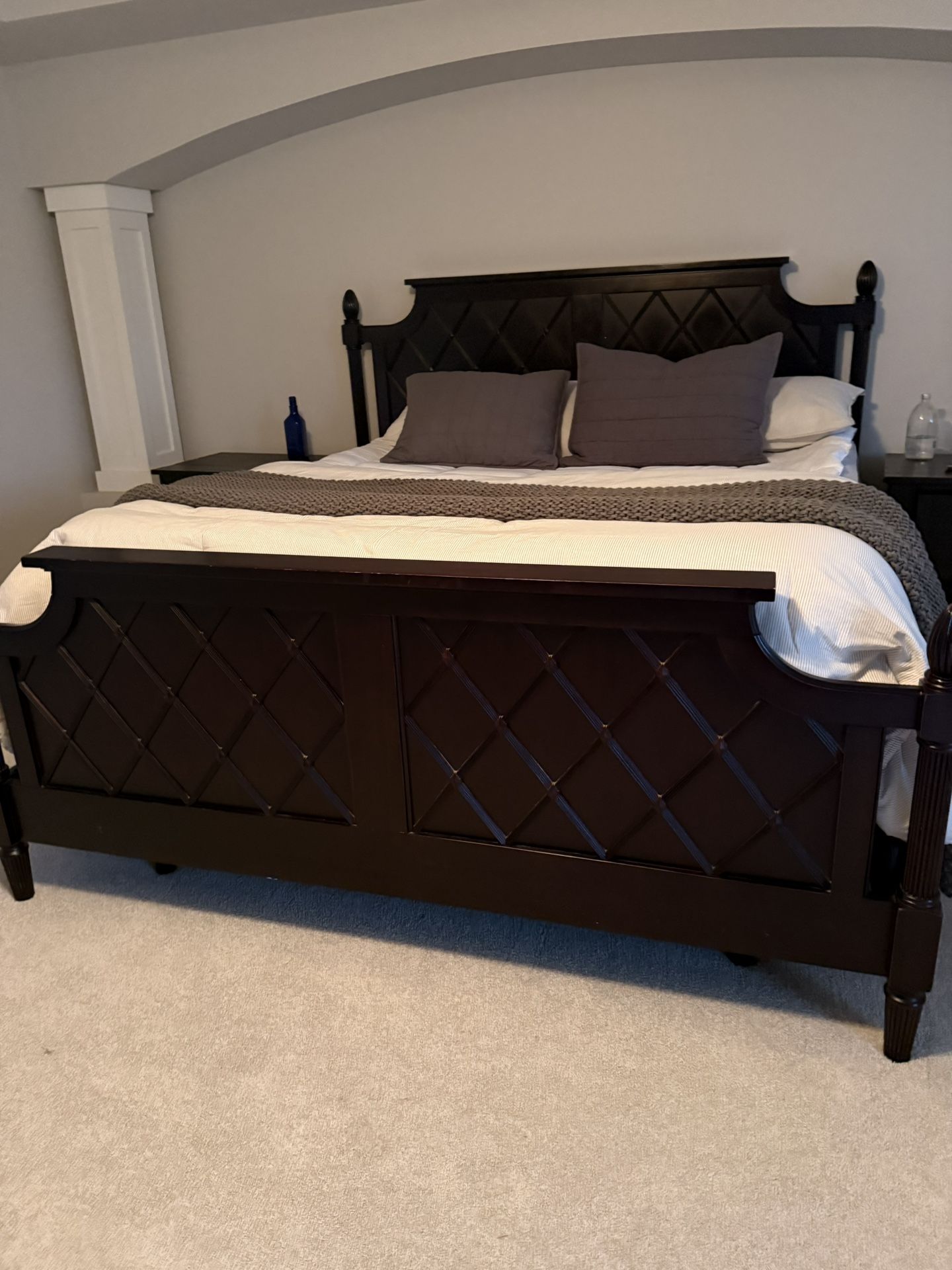 Kind Bed Set with Ergo Adjustable Mattress Frame