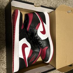 Jordan 1 Mid