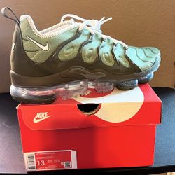 NIKE VAPORMAX PLUS OIL GREEN