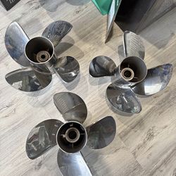 Propelas Mercury Revolution 4 - 23” Pitch  Las cambio por Revolution 4-21” Pitch