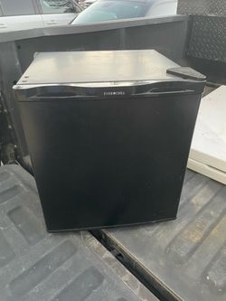UNUSED Ever Chill Mini Fridge Black Compact Refrigerator