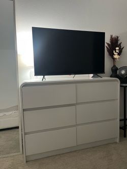 Modern 6 Drawer Dresser  - White