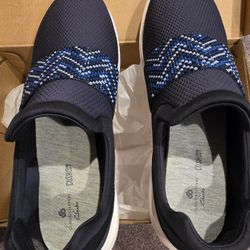 New Women's Slip On Casual Blue shoe Size 11 Wide