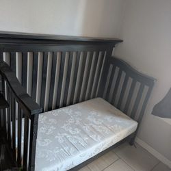 Oxford Baby Harlow 4-in-1 Convertible Crib Navy blue