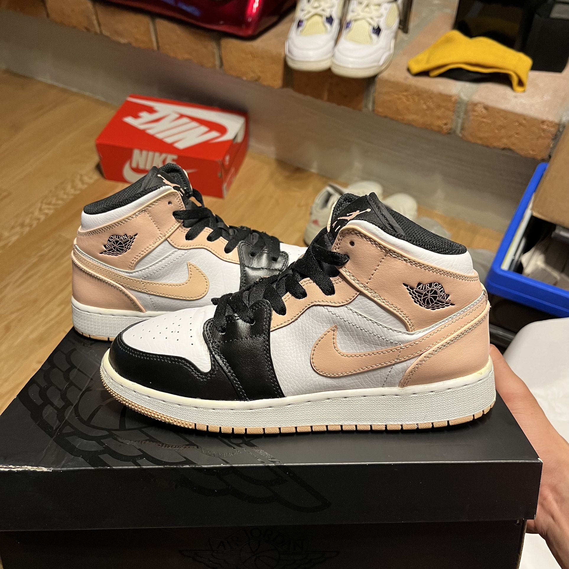 Jordan 1 Mid Arctic Orange Black Toe/ Crimson Tint Women’s Size 8 Men’s Size 6.5