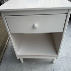 One Drawer Nightstand White