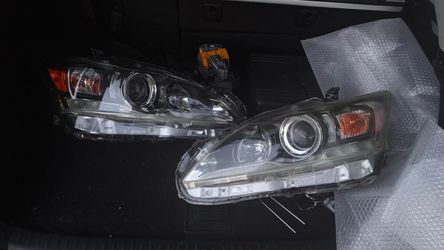 Lexus Ct 200h headlights OEM