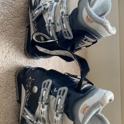 Ski Boots 🎿  SALOMON - Size 23.5