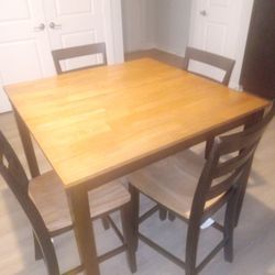 Wooden Kitchen Table (NEW NEVER USED TAGS STILL ON CHAIRS)
