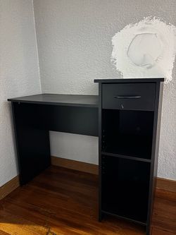 Black Desk