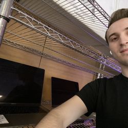 15” MacBook Pro Laptop i7 16gb of Ram 1TB Hard Drive 1 Year Warranty and Other Options Available 