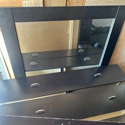 Free Dresser with mirror