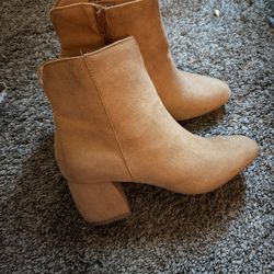 Size 8  Boots (brand New)
