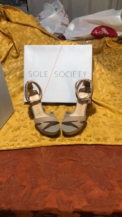 Leather Shoes 👠.   Size 5.5 M. For Woman.  