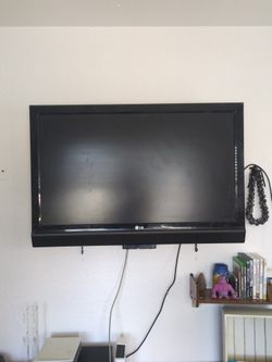 40" LG TV 