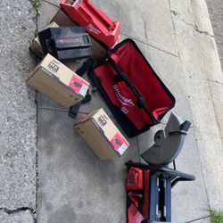 Milwokee Cut Off. Batería Y Cargador 3 Baterías 