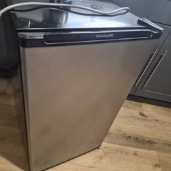 Frigidaire MINI Fridge